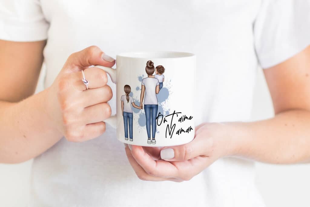 Mug représentant une maman et ses enfants marqué "On t'aime maman"